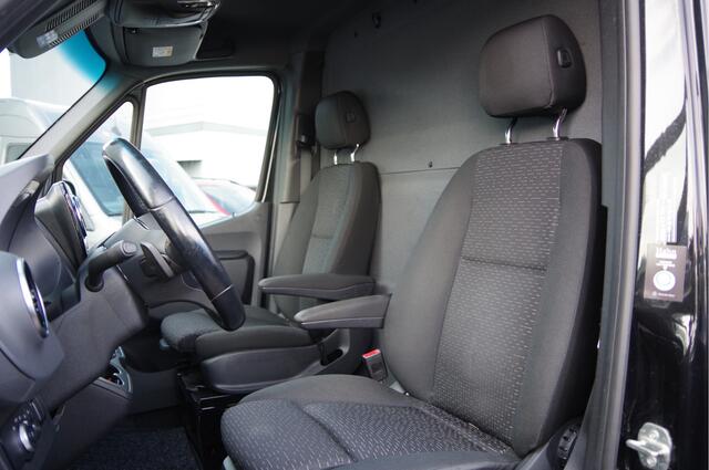 Mercedes-Benz SPRINTER 319 3.0 CDI V6 L2H2 AUT. LED, 360 CAMERA, ADAPT. CRUISE, TREKHAAK, MBUX 10'', STANDKACHEL, NAVI, CLIMA, PARKEERSENSOREN, APPLE CARPLAY, STOELVERWARMING