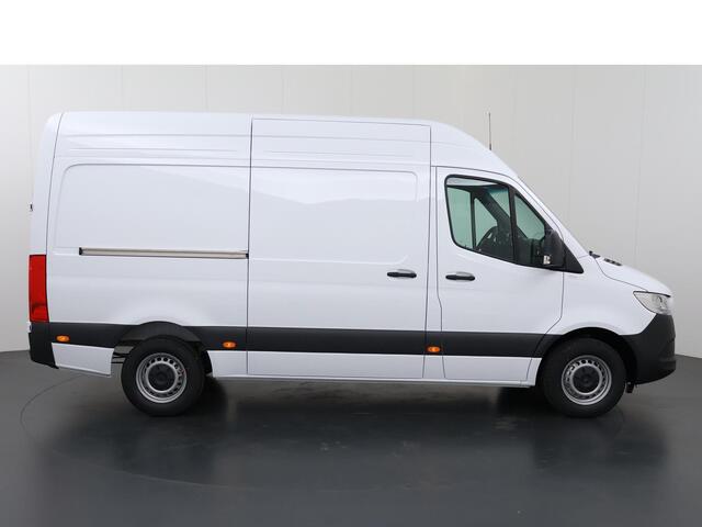 Mercedes-Benz SPRINTER 315 | Aut. | L2 H2 | RWD | PRO | 3500 KG. AHW | Airco | Cruise Control | 3500 KG. AHW | Carplay / Android Auto | Dodehoekassistent | Lane-Assist | Multifunctioneel Stuurwiel | 2-zits |