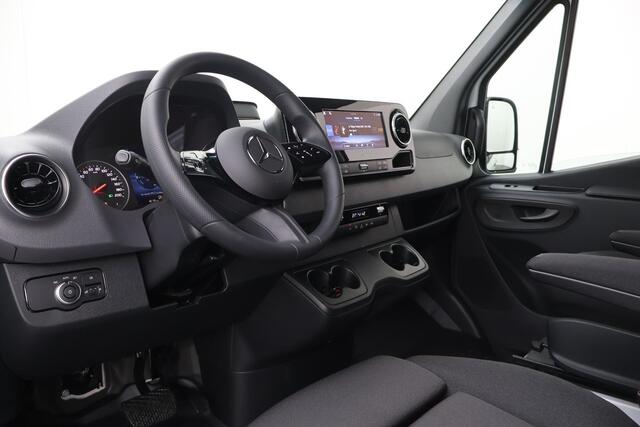 Mercedes-Benz SPRINTER 315 | Aut. | L2 H2 | RWD | PRO | 3500 KG. AHW | Airco | Cruise Control | 3500 KG. AHW | Carplay / Android Auto | Dodehoekassistent | Lane-Assist | Multifunctioneel Stuurwiel | 2-zits |