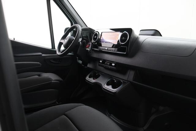 Mercedes-Benz SPRINTER 315 | Aut. | L2 H2 | RWD | PRO | 3500 KG. AHW | Airco | Cruise Control | 3500 KG. AHW | Carplay / Android Auto | Dodehoekassistent | Lane-Assist | Multifunctioneel Stuurwiel | 2-zits |