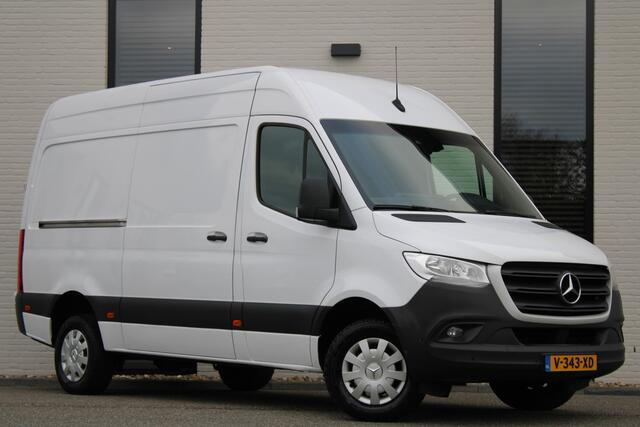 Mercedes-Benz SPRINTER 319 3.0 CDI / L2H2 / Apple CarPlay / Camera / Gereedschap kasten / Nette Staat.