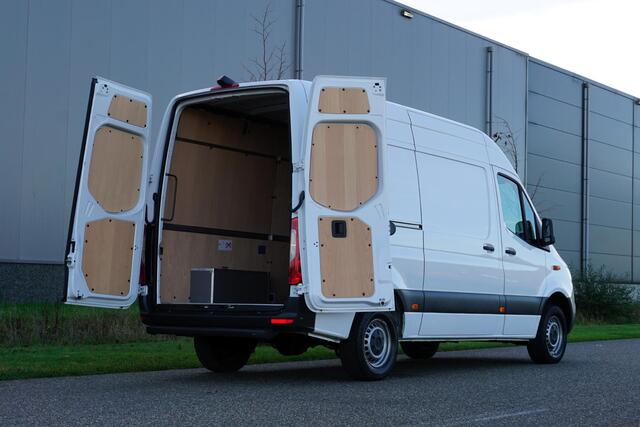 Mercedes-Benz SPRINTER 317 L2H2 RWD Automaat |EURO6 |1e eigenaar |Topstaat |Betimmering |Fabrieksgarantie |Camera |Cruise |Navi |Climate control |Stoelverwarming |3500 KG |170 pk