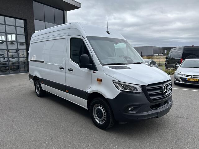 Mercedes-Benz SPRINTER 317 CDI L2 H2 Pro LED / MBUX / Navigatie / Camera / Parkeersensoren / Cruise control / Airco / 270 Graden achterdeuren