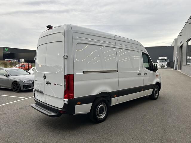 Mercedes-Benz SPRINTER 317 CDI L2 H2 MBUX / 360 Camera / Geveerde stoel / Navigatie / Cruise control / Airco / 270 Graden achterdeuren