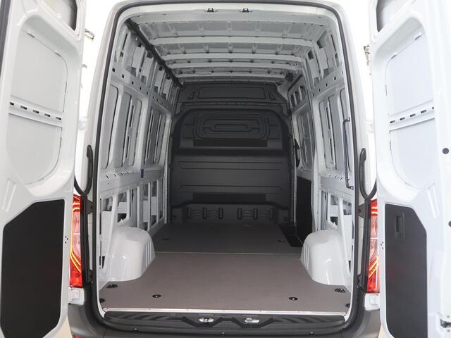 Mercedes-Benz SPRINTER 319 L2H2 RWD SELECT | LED | DISTRONIC | WINTERPAKKET | LEER | BPM VRIJ