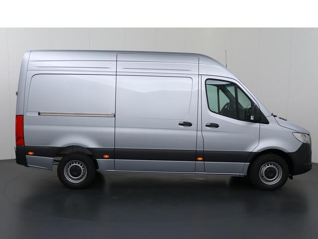 Mercedes-Benz SPRINTER 317 CDI L2 H2 RWD PRO | Smartphone integratie pakket | 10.25" MBUX Systeem | Achteruitrijcamera | 3500 KG Trekgewicht |