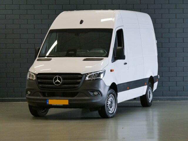 Mercedes-Benz SPRINTER 317 CDI L2H2 PRO Facelift | LED | 3500KG AHW | Geveerde Stoel | Camera | Trekhaak |