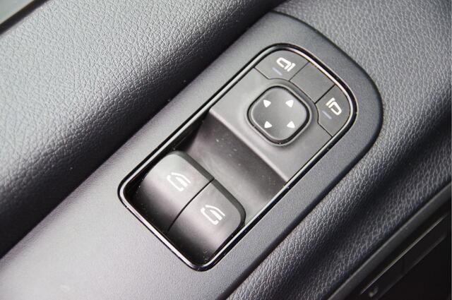 Mercedes-Benz SPRINTER 519 3.0 CDI V6 L3 AUT. OPEN LAADBAK, LED, 3.5T TREKHAAK, STANDKACHEL, CAMERA, MBUX 10'', LEDER STUUR, NAVI, CLIMA
