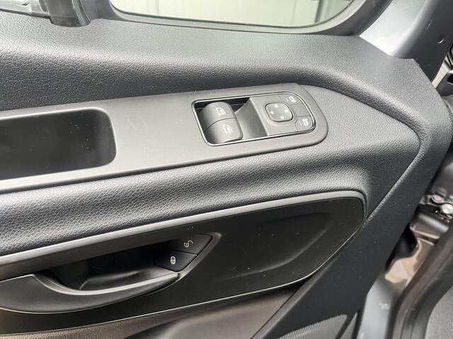 Mercedes-Benz SPRINTER 515 1.9 CDI L2 Automaat Hiab 029 Laadkraan Lier Trekhaak 3500kg trekgewicht Airco Cruise controle 3-Persoons Kraan Autolaadkraan Dubbele lucht Gereedschapskist Open laadbak Pick-up p-up Euro 6