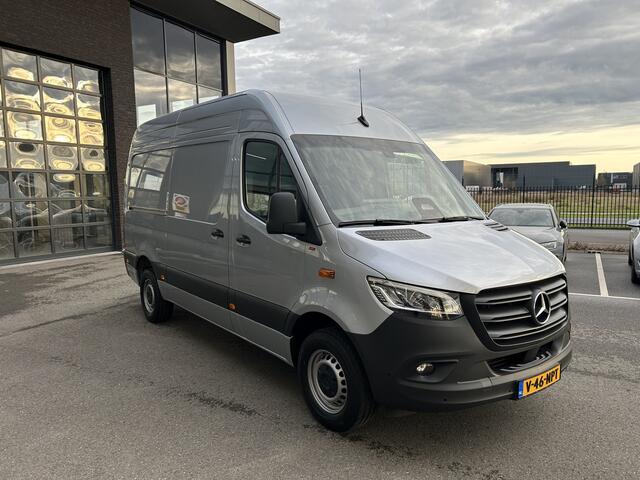 Mercedes-Benz SPRINTER 317 CDI L2 H2 Pro LED / MBUX / Navigatie / Camera / Parkeersensoren / Cruise control / Airco / 270 Graden achterdeuren