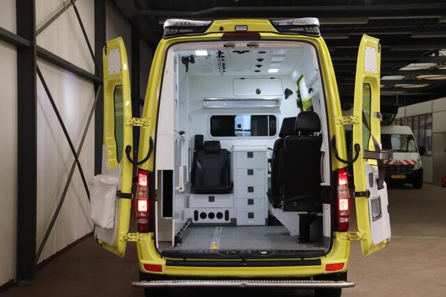 Mercedes-Benz SPRINTER 319 CDI L2H2 AMBULANCE AUTOMAAT Mercedes-benz Sprinter 319 CDI L2H2 AMBULANCE AUTOMAAT Euro 6 Ziekenwagen Rettungswagen Krankenwagen
