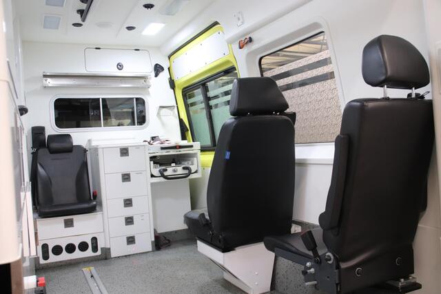 Mercedes-Benz SPRINTER 319 CDI L2H2 AMBULANCE AUTOMAAT Mercedes-benz Sprinter 319 CDI L2H2 AMBULANCE AUTOMAAT Euro 6 Ziekenwagen Rettungswagen Krankenwagen