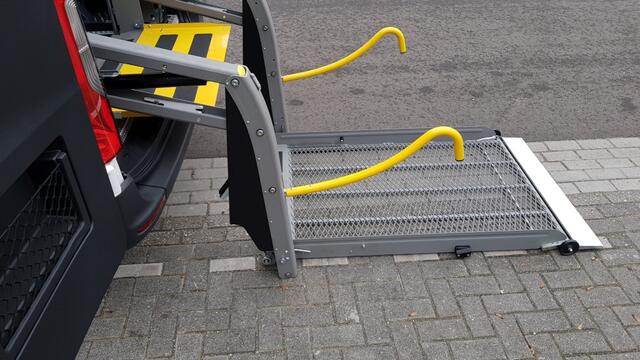 Mercedes-Benz SPRINTER 9-persoons Rolstoelbus met e-lift Incl- BPM