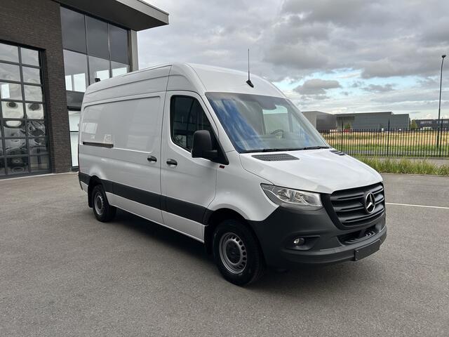 Mercedes-Benz SPRINTER 317 CDI L2 H2 2800KG Trekhaak / MBUX / Camera / Navigatie / Stand kachel / Airco / 270 Graden achterdeuren