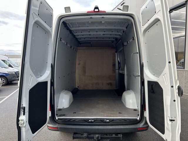 Mercedes-Benz SPRINTER 317 CDI L2 H2 2800KG Trekhaak / MBUX / Camera / Navigatie / Stand kachel / Airco / 270 Graden achterdeuren