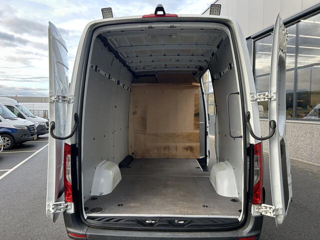 Mercedes-Benz SPRINTER 317 CDI L2 H2 2800KG Trekhaak / MBUX / Camera / Navigatie / Stand kachel / Airco / 270 Graden achterdeuren