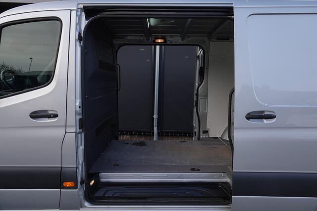 Mercedes-Benz SPRINTER L2H2 319Cdi 3.0 6-Cilinder 190Pk 7G-Tronic | RWD | Stoel-Bank | 2xSchuifdeur | Achteruirijcamera | Trekhaak | 17''