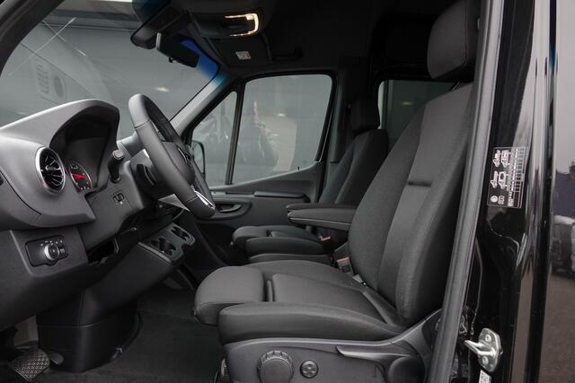 Mercedes-Benz SPRINTER 4x4 319Cdi 190Pk 9G-tronic | L2H2 | Dubbele Cabine | 2x Schuifdeur | 4WD | AWD | Bullbar | Treeplanken | 18'' All Terrain | Obsidian Black