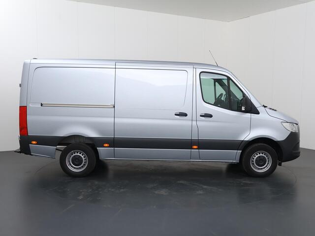 Mercedes-Benz SPRINTER 317 CDI | Aut. | L2 H1 | Pro | 3500 KG. AHW | Parkeercamera | Apple Carplay/Android Auto | Alarm | Trekhaak | 3-zits | BPM-VRIJ | Certified