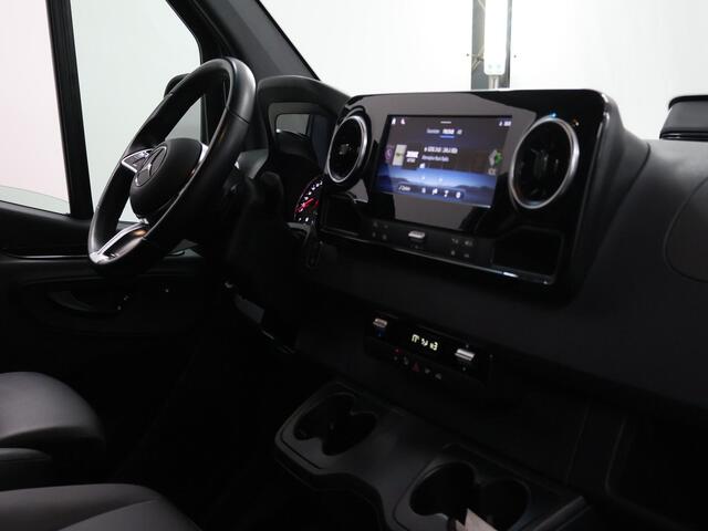 Mercedes-Benz SPRINTER 317 CDI | Aut. | L2 H1 | SELECT | ACHTERUITRIJCAMERA | NAVIGATIE | CRUISE CONTROL | TREKHAAK | BETIMMERDE LAADRUIMTE | 3-ZITS | LICHT -/ REGEN SENSOR | CERTIFIED