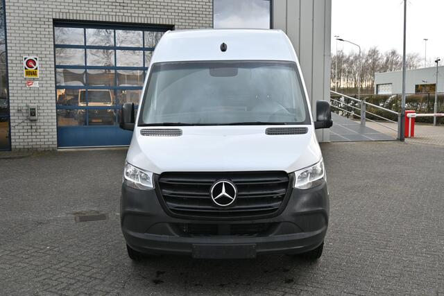 Mercedes-Benz SPRINTER 317 CDI L2H2 RWD 3500 kg trekhaak, MBUX met camera, Comfort stoel, Etc.