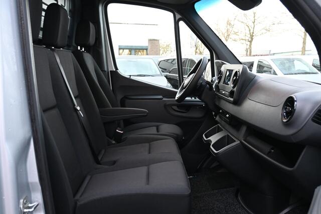 Mercedes-Benz SPRINTER 317 CDI L2H2 RWD 3500 kg trekhaak, MBUX met camera, Comfort stoel, Etc.