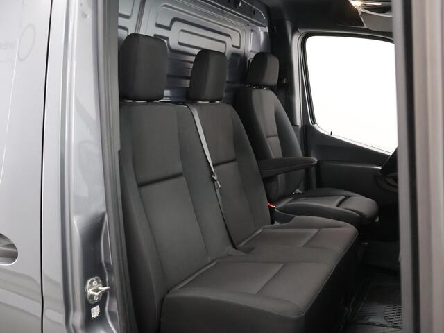 Mercedes-Benz SPRINTER 317 CDI | Aut. | L2 H1 | Pro | 3-zits | Parkeercamera | Trekhaak 3500 KG. | Alarm | Certified