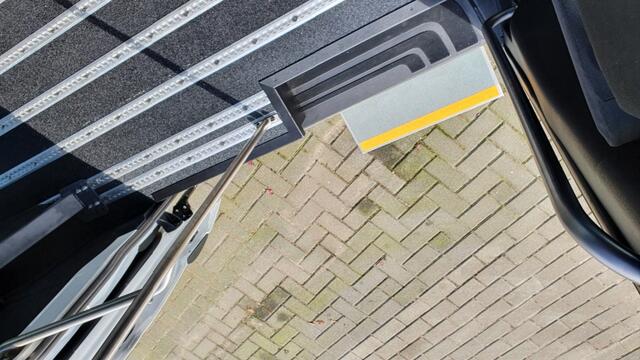 Mercedes-Benz SPRINTER 4- Klapstoelen / Rolstoelbus / e-lift / Incl- BPM