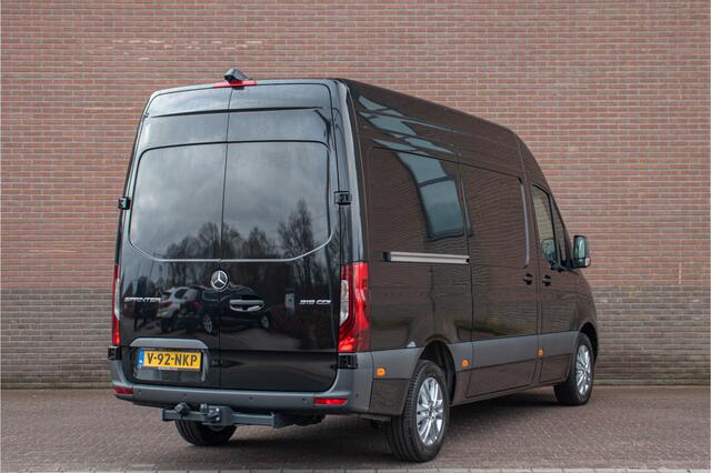 Mercedes-Benz SPRINTER 319 1.9 CDI 191PK L2H2 Pro **NIEUW, BPM VOORDEEL**, Adaptive Cruise, Carplay, Stoelverwarming, Trekhaak, Camera, Full LED.