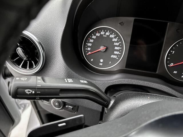 Mercedes-Benz SPRINTER 319 1.9 Pro L2H1 3500kg trekhaak Distronic Navigatie Led Stoelverwarming Comfortstoel Betimmering