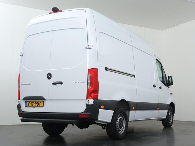 Mercedes-Benz SPRINTER 317 CDI | Aut. | L2 H2 | Pro | Navigatie | Spiegelpakket | Verwarmde Comfort Chauffeursstoel en Bijrijdersbank | Achterdeuren 270 Graden | Airco | Cruisecontrol | Dodehoekassistent | Parkeerpakket met Achteruitrijcamera | Certified |