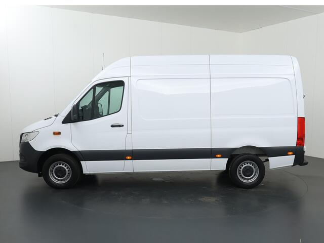 Mercedes-Benz SPRINTER 317 CDI | Aut. | L2 H2 | Pro | Navigatie | Spiegelpakket | Verwarmde Comfort Chauffeursstoel en Bijrijdersbank | Achterdeuren 270 Graden | Airco | Cruisecontrol | Dodehoekassistent | Parkeerpakket met Achteruitrijcamera | Certified |