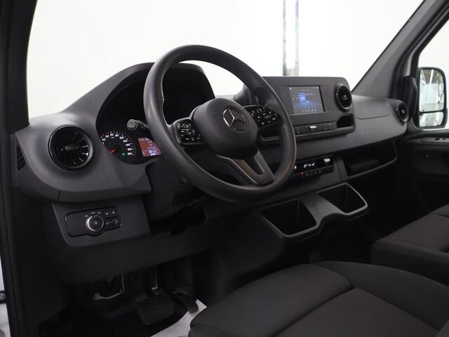 Mercedes-Benz SPRINTER 317 CDI | Aut. | L2 H2 | Pro | Navigatie | Spiegelpakket | Verwarmde Comfort Chauffeursstoel en Bijrijdersbank | Achterdeuren 270 Graden | Airco | Cruisecontrol | Dodehoekassistent | Parkeerpakket met Achteruitrijcamera | Certified |