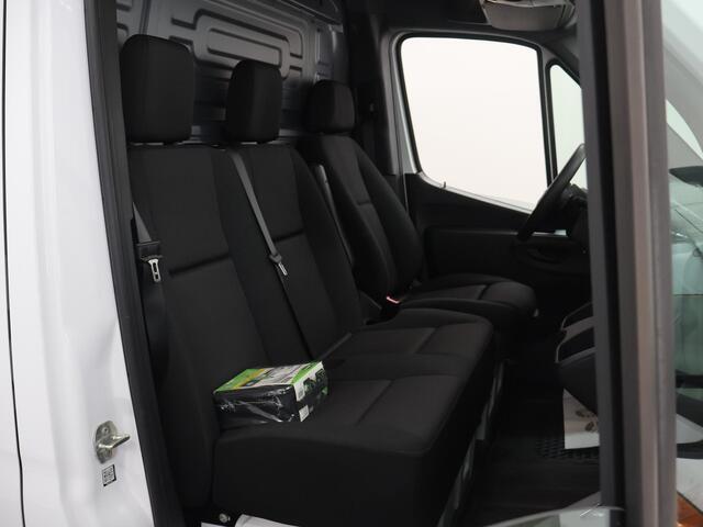 Mercedes-Benz SPRINTER 317 CDI | Aut. | L2 H2 | Pro | Navigatie | Spiegelpakket | Verwarmde Comfort Chauffeursstoel en Bijrijdersbank | Achterdeuren 270 Graden | Airco | Cruisecontrol | Dodehoekassistent | Parkeerpakket met Achteruitrijcamera | Certified |
