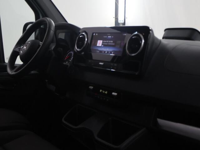 Mercedes-Benz SPRINTER 317 CDI | L2 H2 | PRO | AUTOMAAT | ACHTERUITRIJCAMERA | NAVIGATIE | CRUISE CONTROL | 2X ZIJSCHUIFDEUR | BETIMMERDE LAADRUIMTE | ZILVER METALLIC | 3-ZITS | LICHT -/ REGEN SENSOR | CERTIFIED