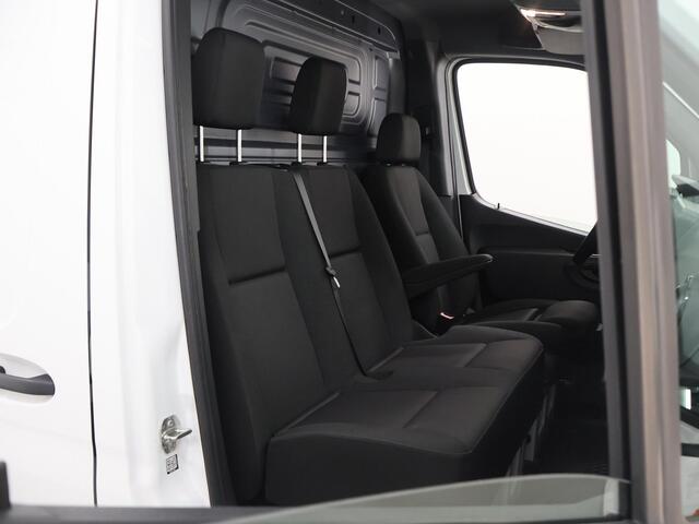 Mercedes-Benz SPRINTER 317 CDI | Aut. | L2 H2 | Pro | Navigatie | Spiegelpakket | Verwarmde Comfort Chauffeursstoel en Bijrijdersbank | Achterdeuren 270 Graden | Airco | Cruisecontrol | Dodehoekassistent | Parkeerpakket met Achteruitrijcamera | Certified |