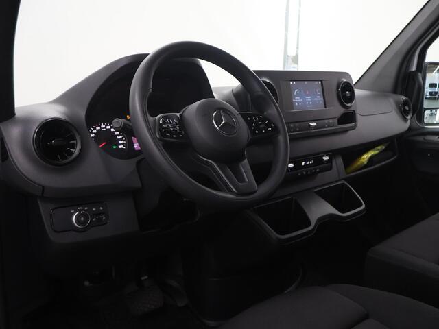 Mercedes-Benz SPRINTER 317 CDI | Aut. | L2 H2 | Pro | | Navigatie | Spiegelpakket | Verwarmde Comfort Chauffeursstoel en Bijrijdersbank | Achterdeuren 270 Graden | Airco | Cruisecontrol | Dodehoekassistent | Parkeerpakket met Achteruitrijcamera | Certified |