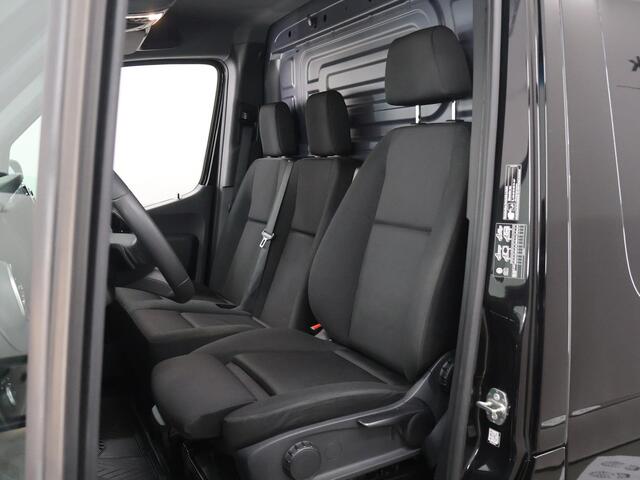 Mercedes-Benz SPRINTER 317 CDI | L2 H1 | PRO | AUTOMAAT | 3500 KG. AHW | ACHTERUITRIJCAMERA | CRUISE CONTROL | TREKHAAK | BETIMMERDE LAADRUIMTE | DIEP ZWART | 3-ZITS | LICHT -/ REGEN SENSOR | CARPLAY | ANDROID AUTO | CERTIFIED