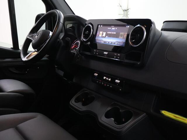 Mercedes-Benz SPRINTER 317 CDI | Aut. | L2 H2 | Pro | 3500 KG. Trekhaak | | 3 zits | Stoelverwarming | Achteruitrijcamera | Vloer en Wand betimmering | LM Velgen | Trekhaak | Climate Control | LED Koplampen | Certified