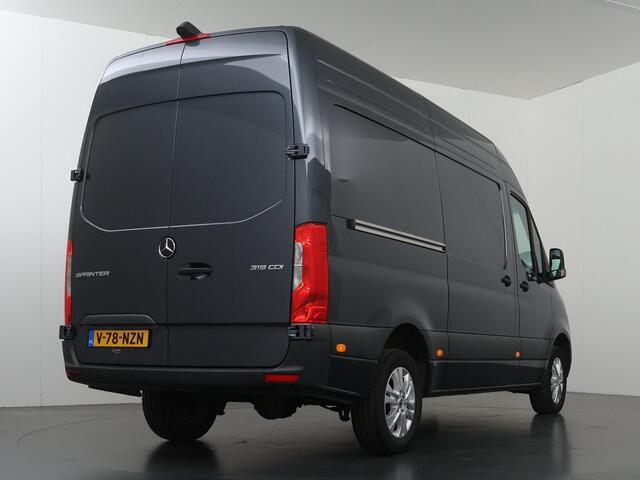 Mercedes-Benz SPRINTER 319 CDI 190 PK | L2 H2 | AUTOMAAT | PRO | LED | KUNSTLEDER ZWART BEKLEDING | CAMERA | BETIMMERDE LAADRUIMTE | CARPLAY EN ANDROID AUTO | CRUISE | AIRCO | 17" LICHTMETALEN VELGEN | LUCHTGEVEERDE BESTUURDERSSTOEL