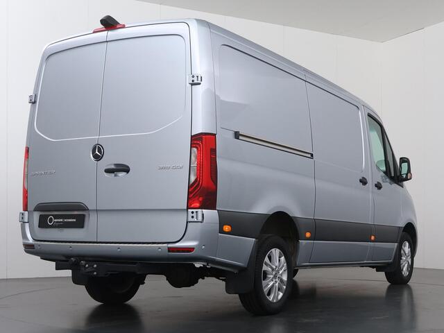 Mercedes-Benz SPRINTER 319 CDI L2 H1 | AUT. | Select | Distronic | 3500 KG Trekhaak | 17" Lichtmetalen Wielen | Navigatie | Parkeercamera | LED Koplampen | Certified