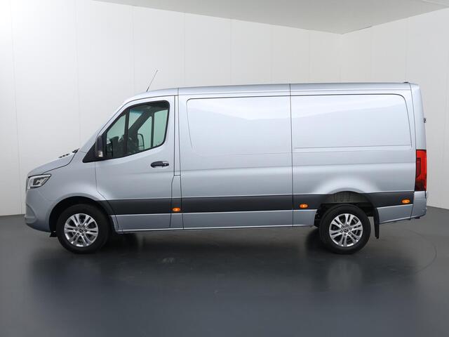 Mercedes-Benz SPRINTER 319 CDI L2 H1 | AUT. | Select | Distronic | 3500 KG Trekhaak | 17" Lichtmetalen Wielen | Navigatie | Parkeercamera | LED Koplampen | Certified