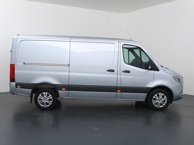 Mercedes-Benz SPRINTER 319 CDI L2 H1 | AUT. | Select | Distronic | 3500 KG Trekhaak | 17" Lichtmetalen Wielen | Navigatie | Parkeercamera | LED Koplampen | Certified