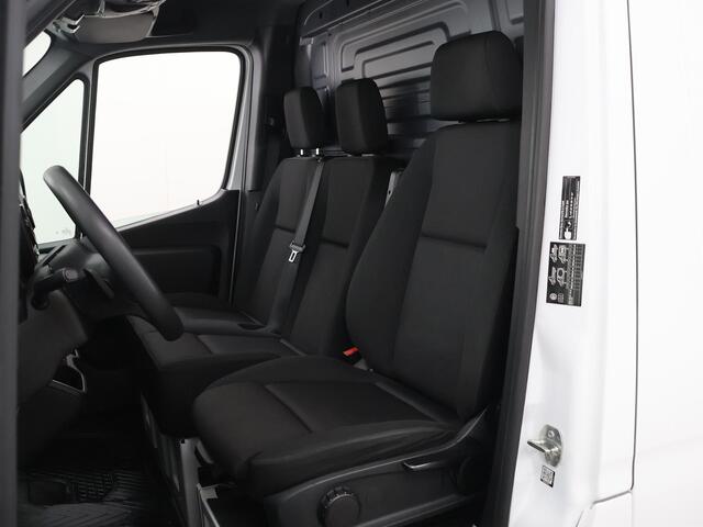 Mercedes-Benz SPRINTER 317 CDI | AUT. | L2 H2 | Pro | Navigatie | Spiegelpakket | Verwarmde Geveerde Comfort Chauffeursstoel en Bijrijdersbank | Achterdeuren 270 Graden | Airco | Cruisecontrol | Dodehoekassistent | Parkeerpakket met Achteruitrijcamera | Certified |
