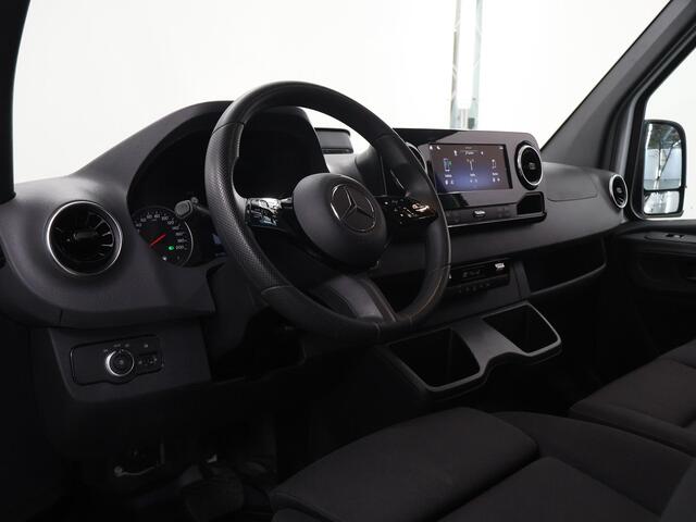 Mercedes-Benz SPRINTER 317 CDI | Aut. | L2 H2 | Pro | 3 zits | Achteruitrijcamera | 3.500 kg Trekgewicht | Vloer en Wand Betimmering | Certified