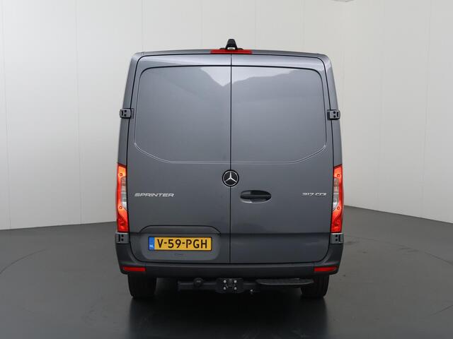 Mercedes-Benz SPRINTER 317 CDI L2 H1 | AUT. | PRO | CARPLAY | ANDROID AUTO | CAMERA | AIRCO | CRUISE CONTROL | 3500 KG TREKHAAK | BETIMMERDE LAADRUIMTE | RWD | 3-ZITS | CERTIFIED