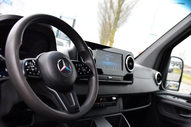 Mercedes-Benz SPRINTER 319 V6 3.0 CDI L2H2 AMG Black Edition Camera, Cruise, Carplay, LED, 10,5'' Mbux, 3500kg Trekhaak, Uniek! 190pk, Automaat,