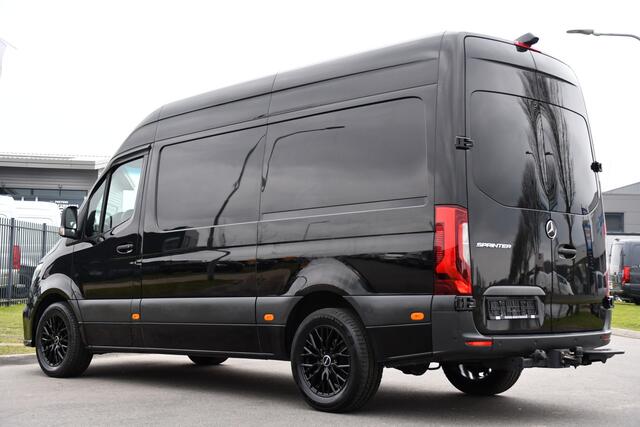 Mercedes-Benz SPRINTER 319 V6 3.0 CDI L2H2 AMG Black Edition Camera, Cruise, Carplay, LED, 10,5'' Mbux, 3500kg Trekhaak, Uniek! 190pk, Automaat,