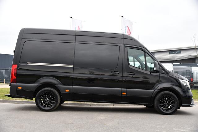 Mercedes-Benz SPRINTER 319 V6 3.0 CDI L2H2 AMG Black Edition Camera, Cruise, Carplay, LED, 10,5'' Mbux, 3500kg Trekhaak, Uniek! 190pk, Automaat,