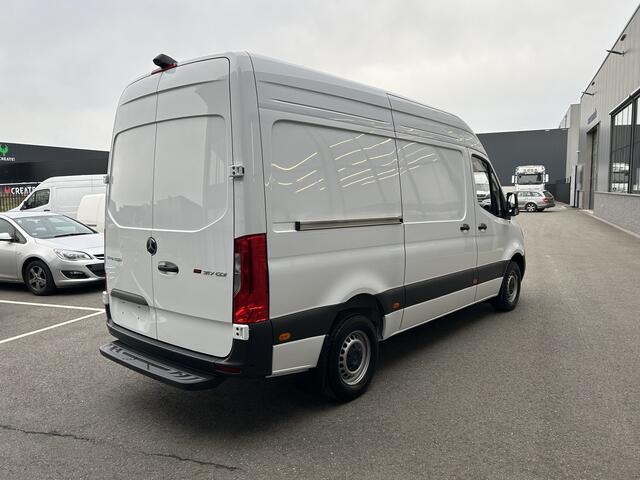 Mercedes-Benz SPRINTER 317 CDI L2 H2 MBUX 10.25 / Navigatie / Camera / Parkeersensoren / Cruise control / Airco